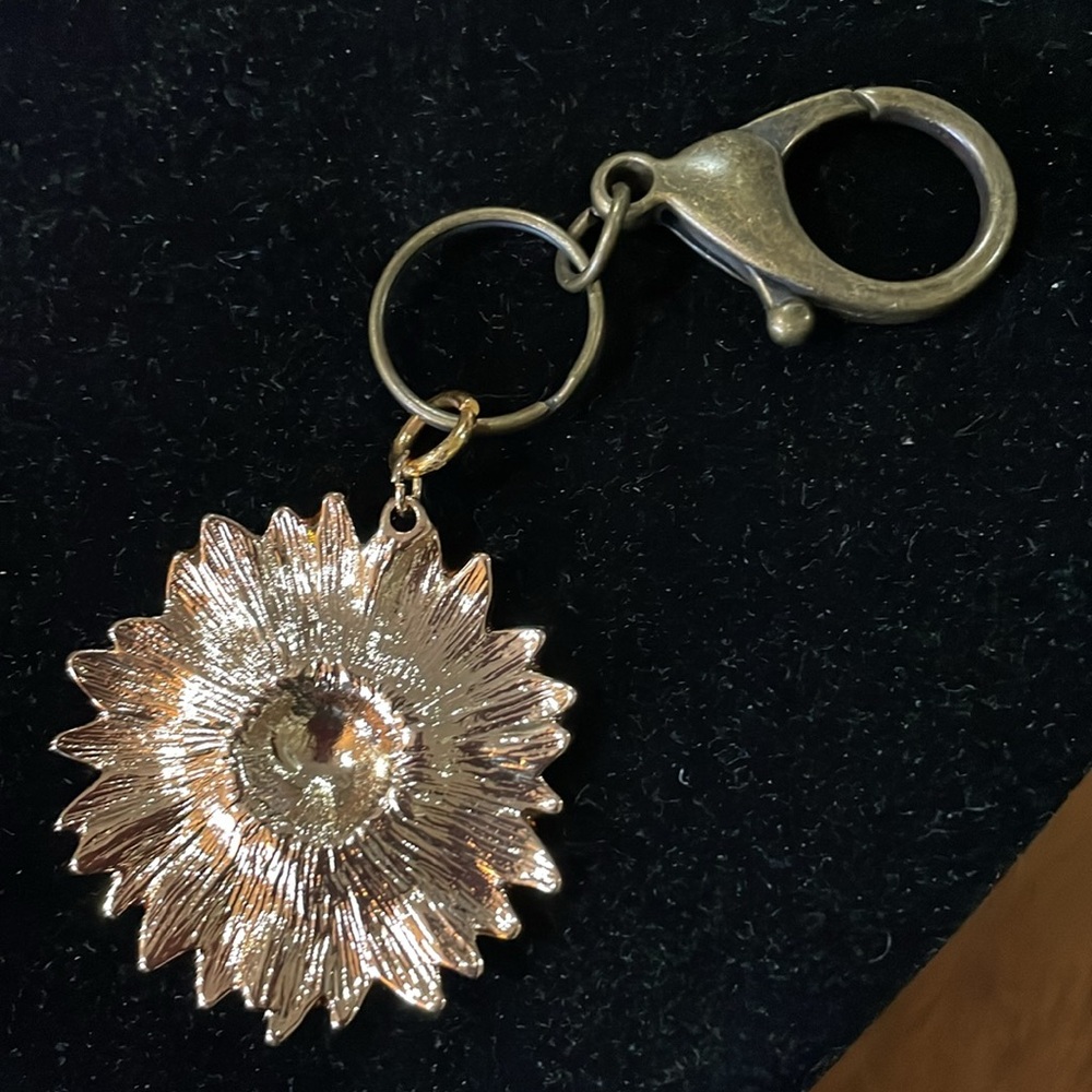 Sunflower Enamel Metal keychain Bag Charm NWOT - Picture 5 of 5